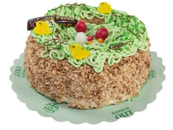 Paasnest hazelnoot schuim taartje